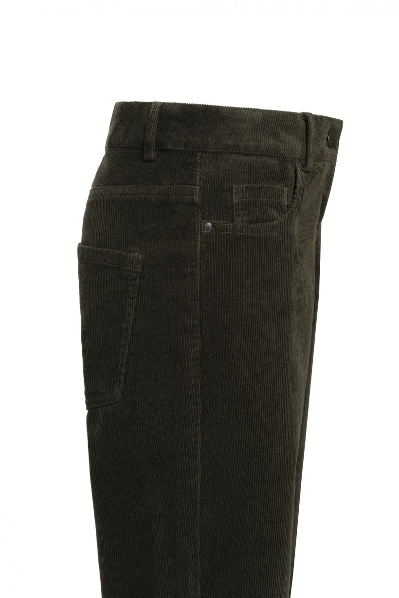 Sztruksowe spodnie w kolorze ciemnozielonym