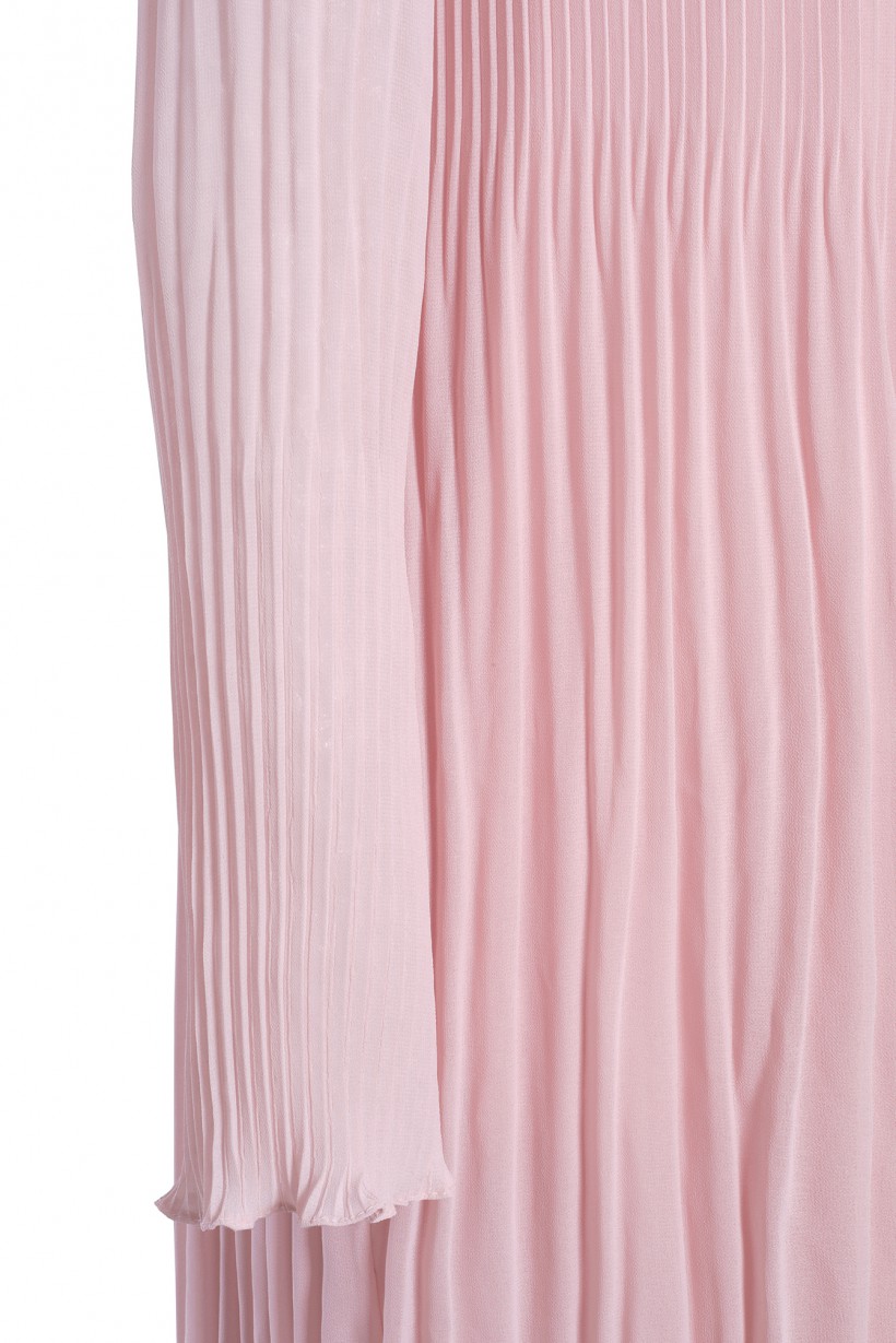 Plisowana sukienka w kolorze jasnego różu