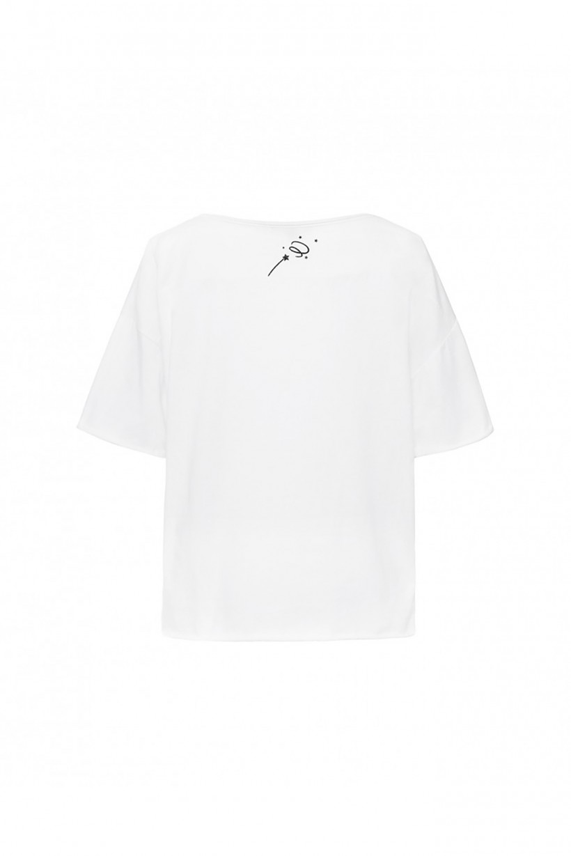 Biały T-shirt oversize z nadrukiem