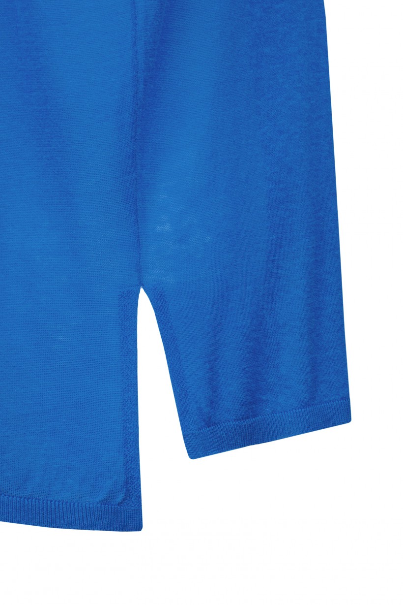 Cienki sweter z krótkim rękawem w kobaltowym kolorze