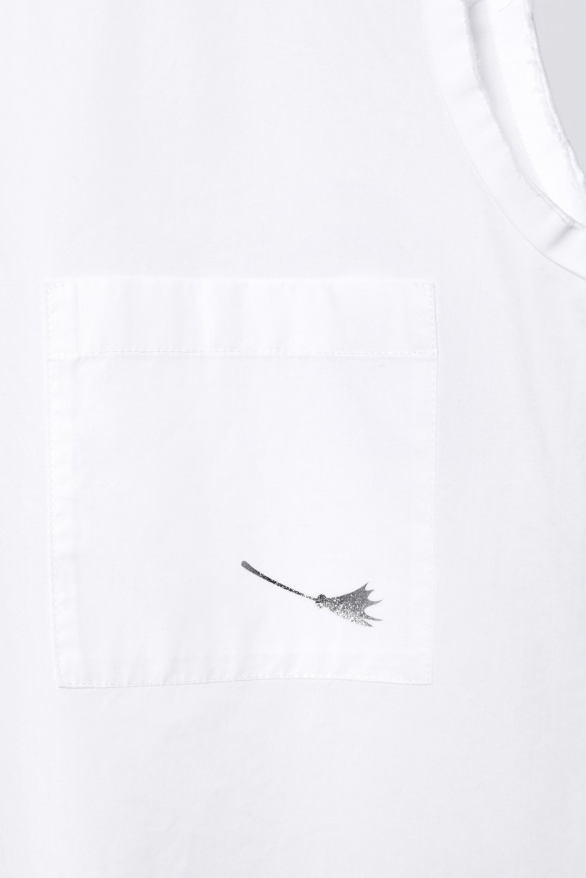 Bawełniany top z kieszonką w białym kolorze