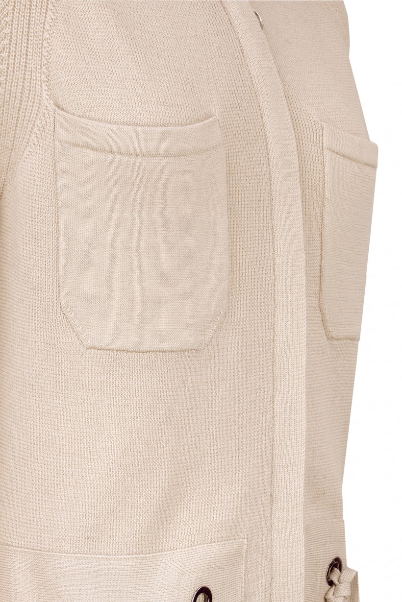 Sweter z wełny merino z kieszeniami w kolorze beżowym