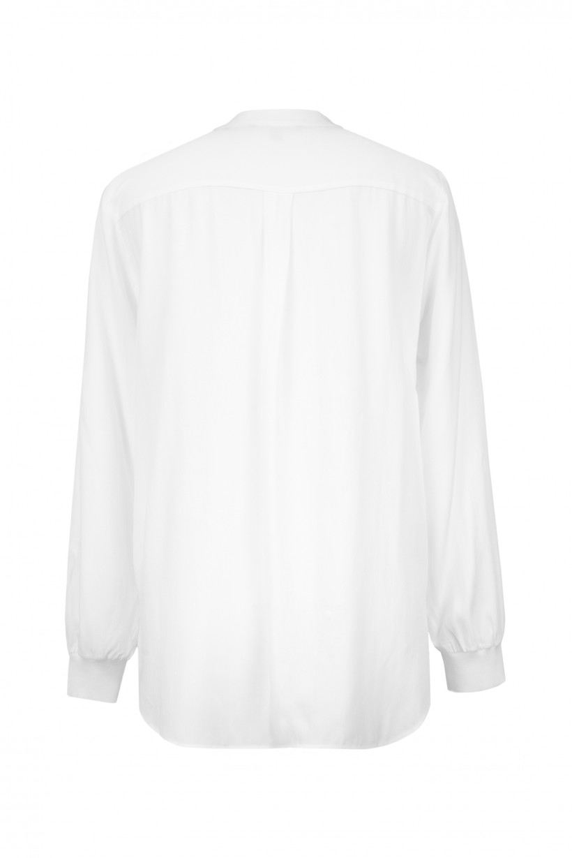 Biała cienka bluzka ze stójką
