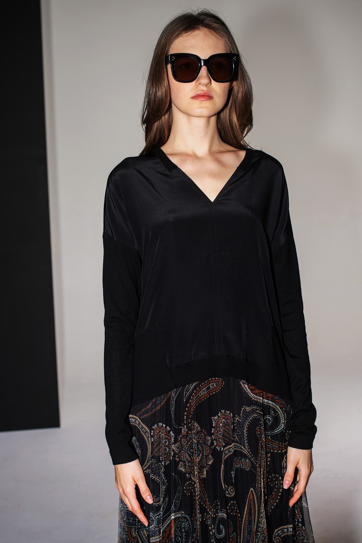 Cienki sweter w kolorze czarnym merino wool & silk