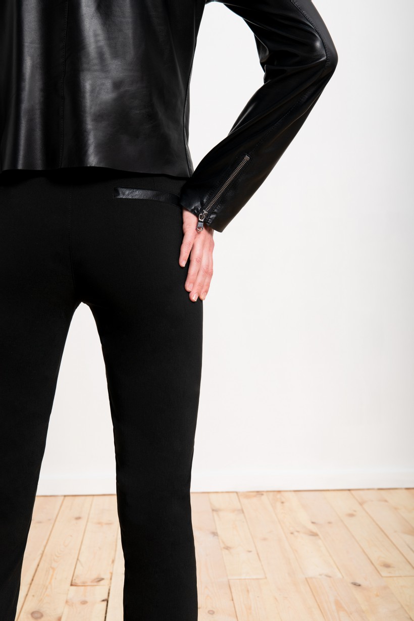 Skórzana kurtka w kolorze czarnym z asymetrycznym zapięciem