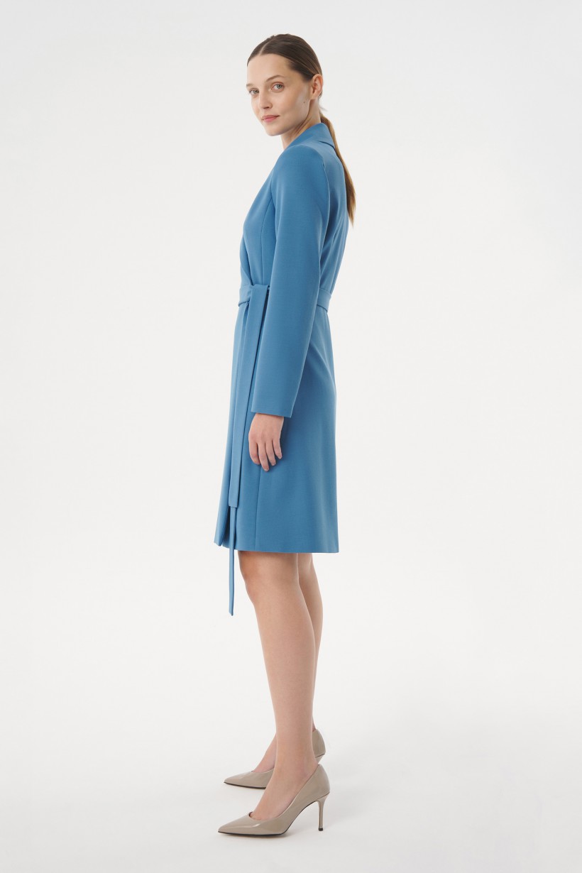 Kopertowa sukienka w błękitnym kolorze