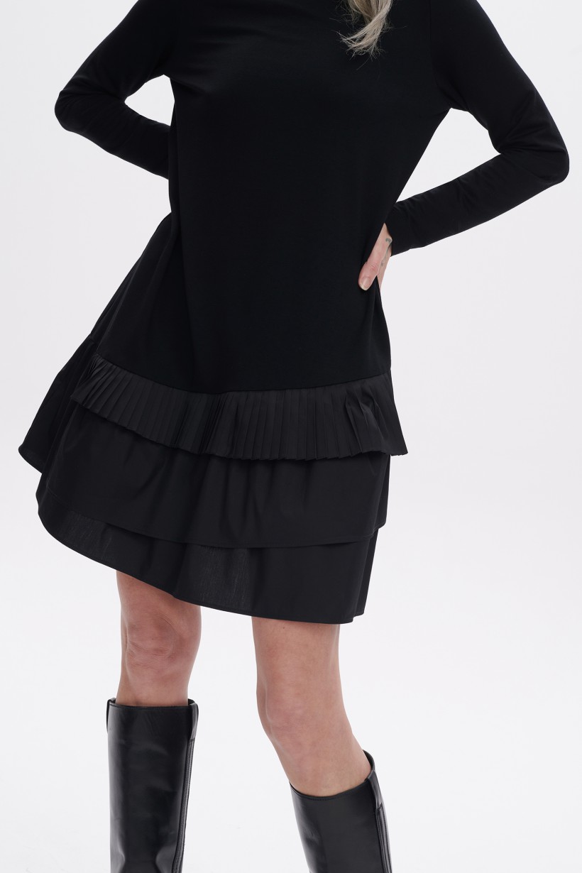 Sukienka z falbanami z tafty w kolorze czarnym