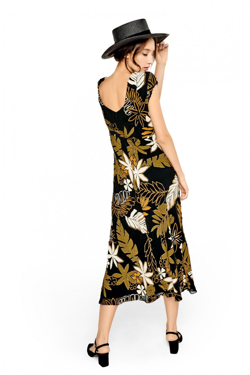Sukienka z motywem liści tropikalnych