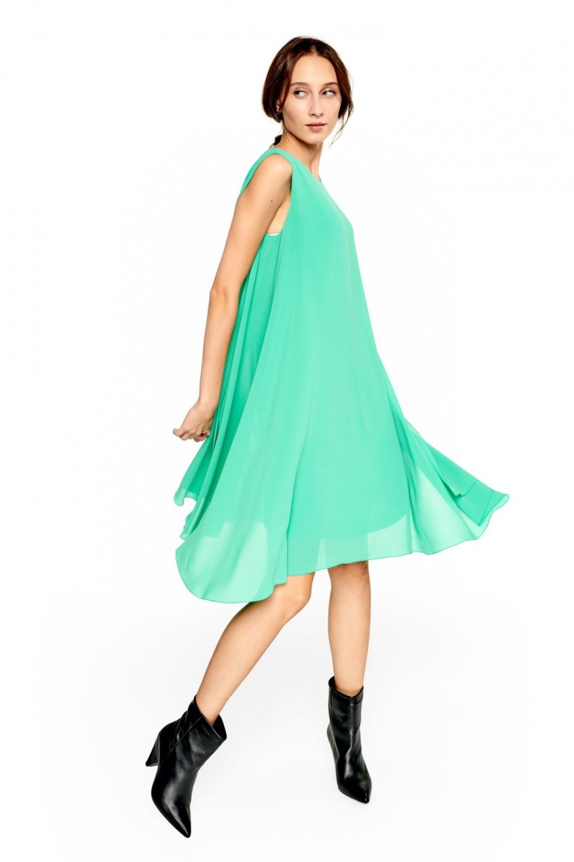 Zwiewna sukienka w kolorze turkusowej zieleni