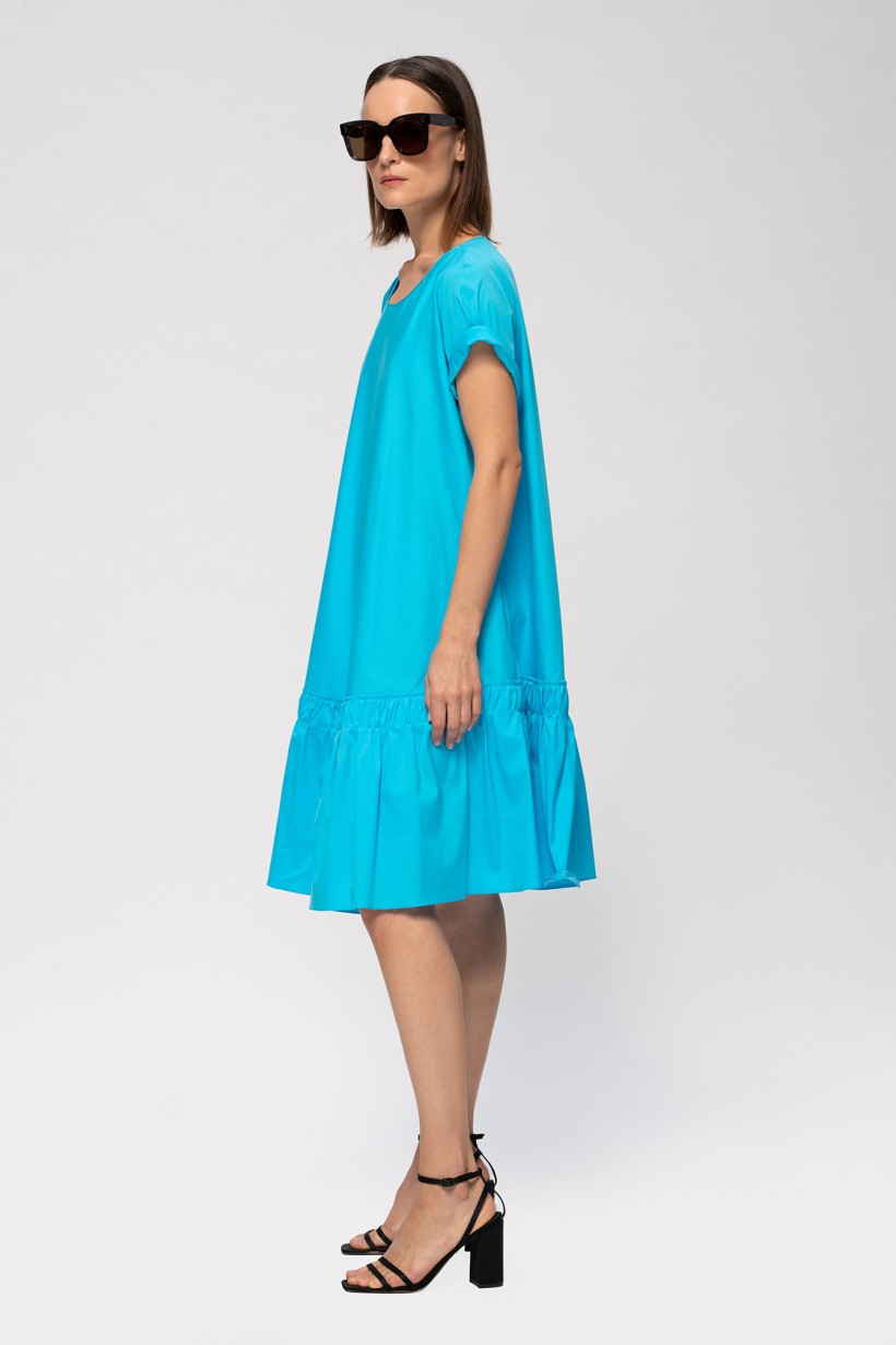 Sukienka z paskiem w kolorze niebieskim