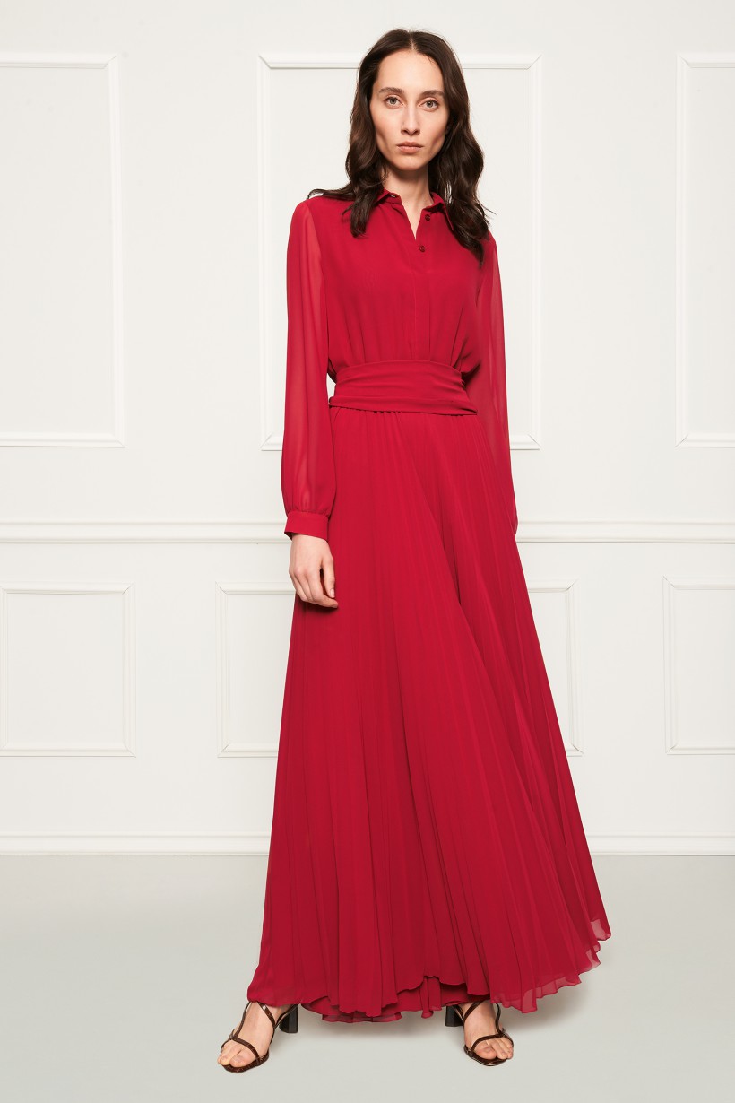 Długa czerwona suknia plisowana