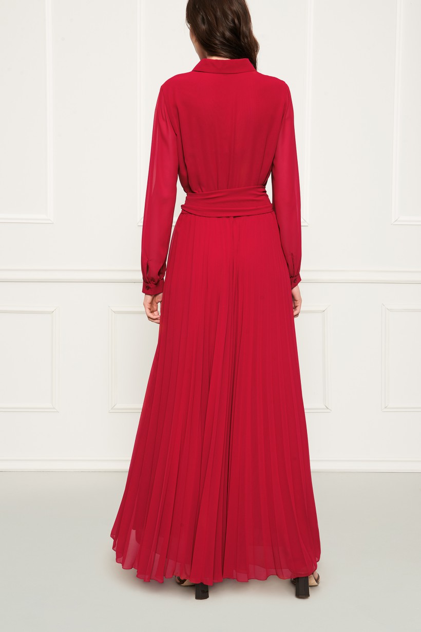 Długa czerwona suknia plisowana