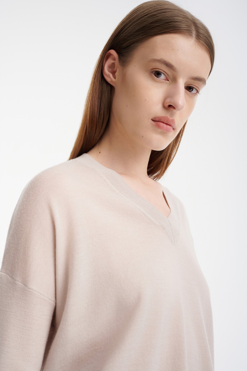 Beżowy sweter wełniany V-neck