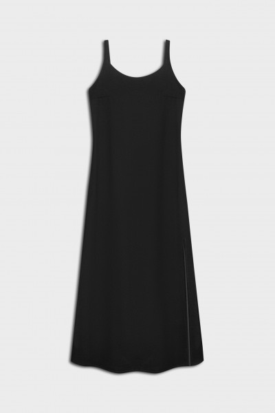 Czarna sukienka z rozcięciem