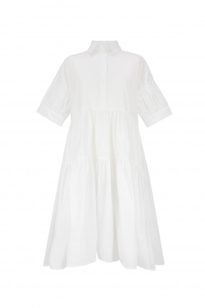 Luźna sukienka z kołnierzykiem w kolorze białym