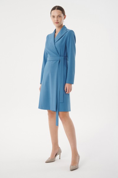 Kopertowa sukienka w błękitnym kolorze