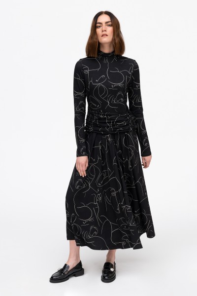 Sukienka maxi z printem w kolorze czarnym