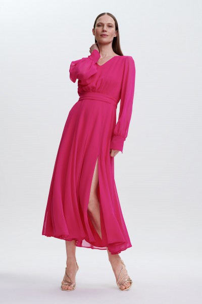Różowa długa suknia z szyfonowej tkaniny